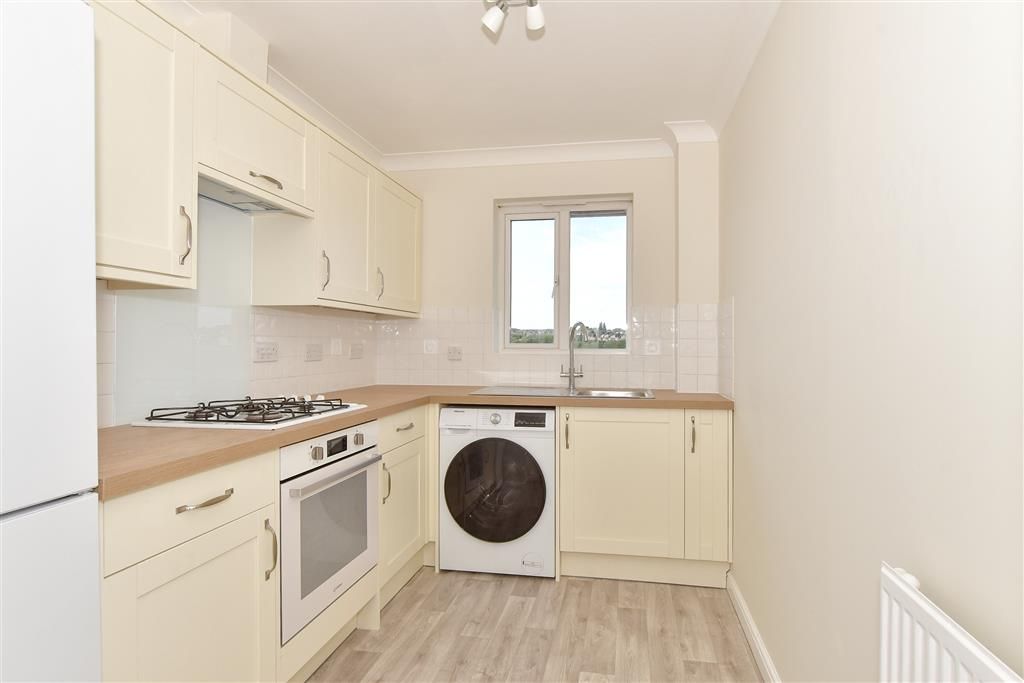 Property photo 2 of 9 Kitchen