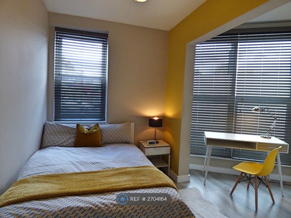 Property photo 1 of 15 Bedroom With Study Area