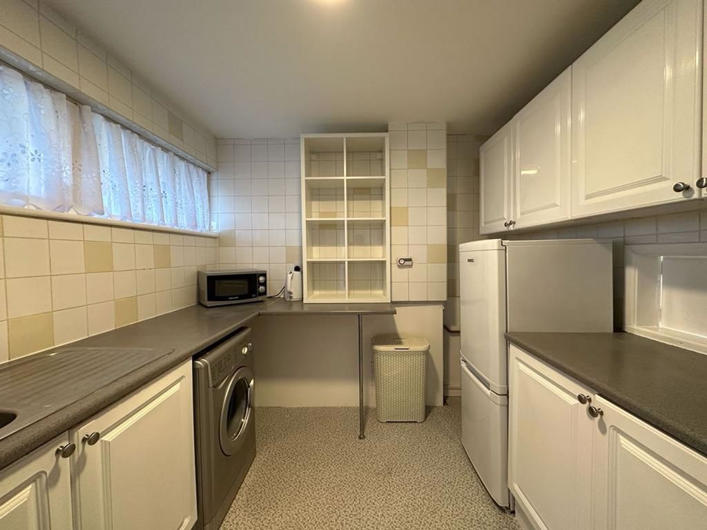 Property photo 3 of 6 Kitchen
