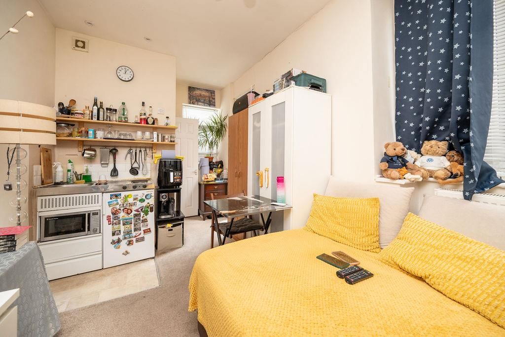 Property photo 3 of 24 Woodendrd-7.Jpg