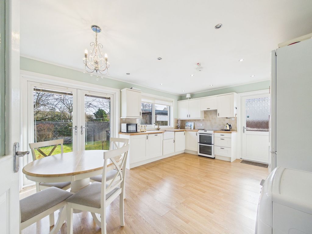 Property photo 3 of 13 Kitchen/Dining