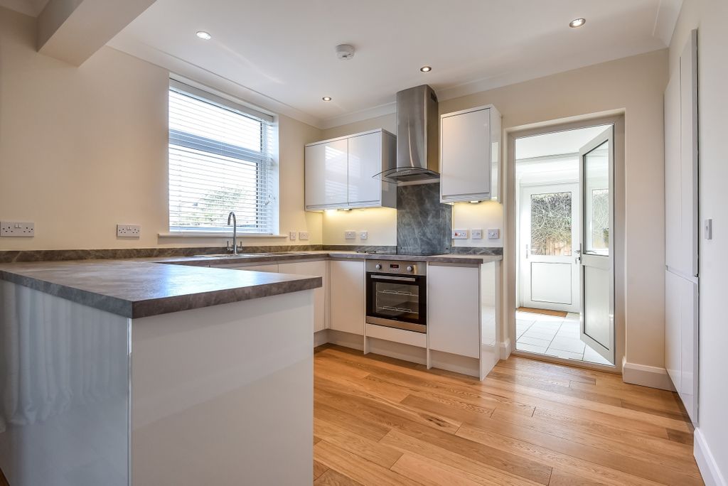 Property photo 3 of 17 Kitchen
