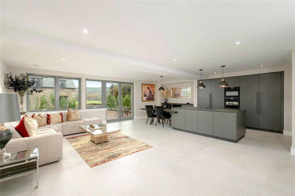 Property photo 1 of 16 Kitchen/Dining