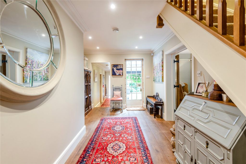 Property photo 2 of 29 Picture No. 25