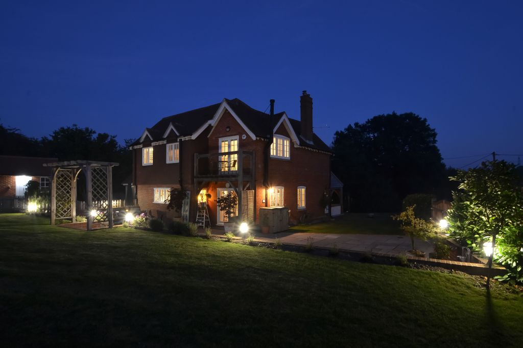 Property photo 2 of 28