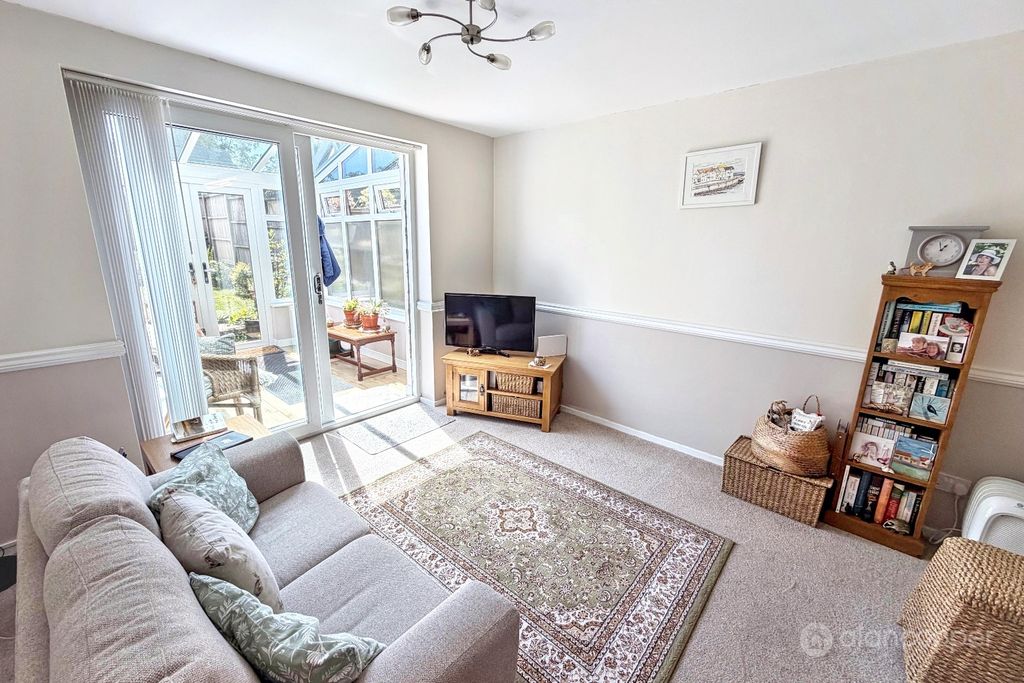 Property photo 2 of 11 5183372