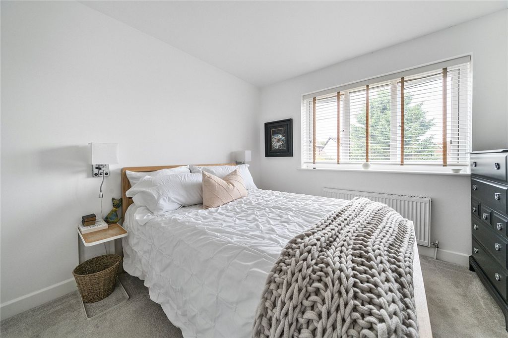 Property photo 3 of 16 Picture No. 11