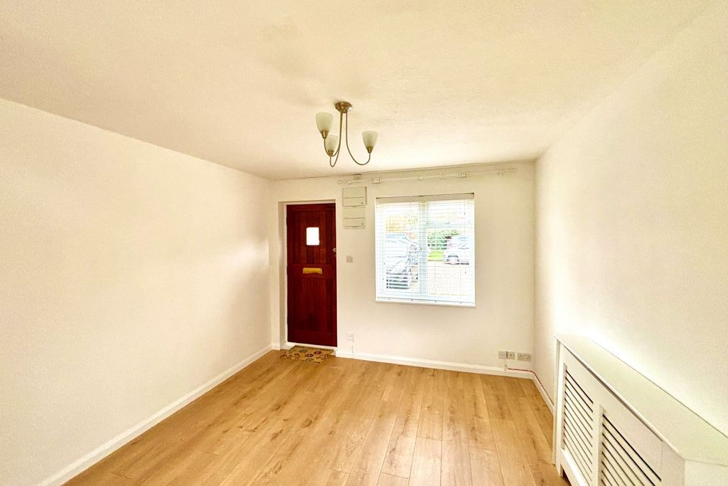 Property photo 2 of 9 Lounge