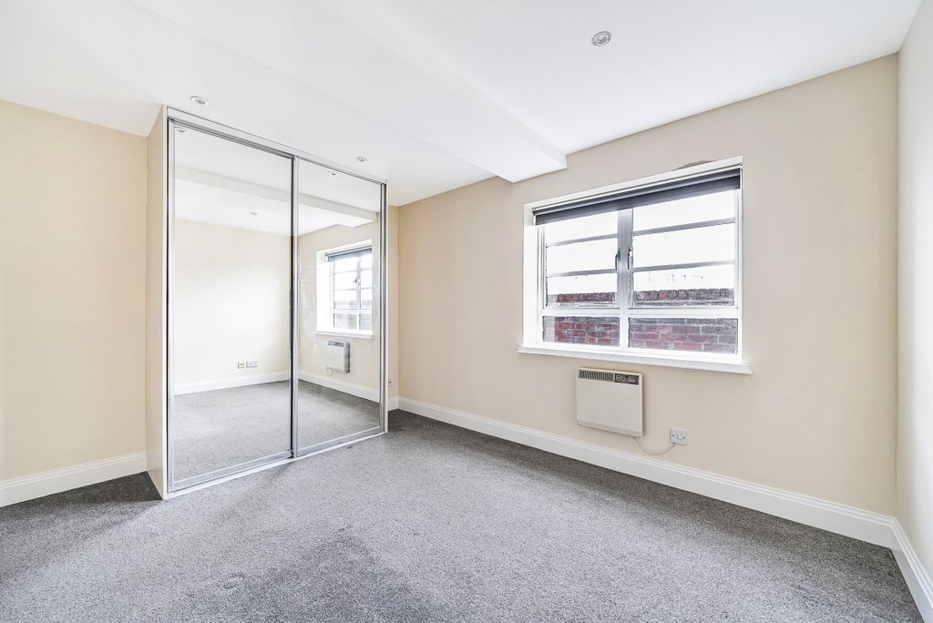 Property photo 3 of 16 Bed2