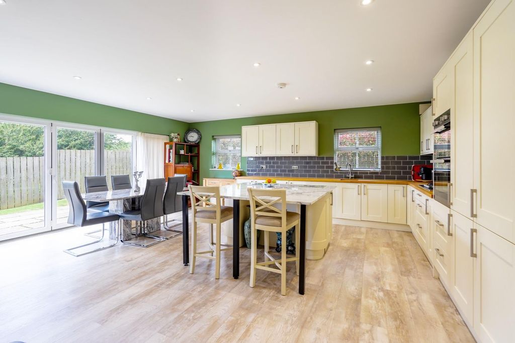 Property photo 2 of 13 Kitchen / Diner