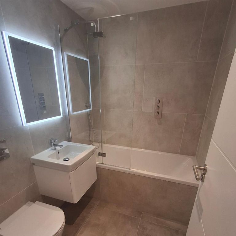 Property photo 2 of 7 Bathroom.Jpg
