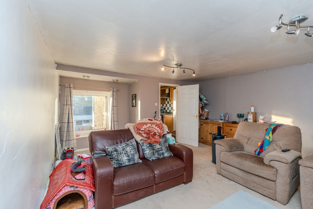 Property photo 3 of 13 Image 2