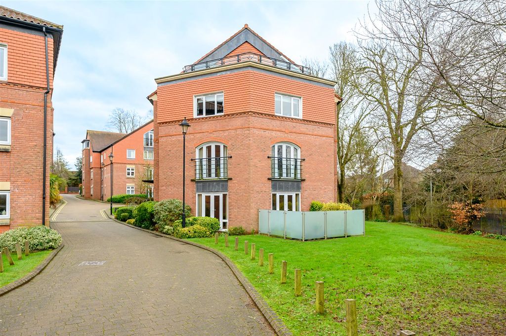 Property photo 1 of 15 External