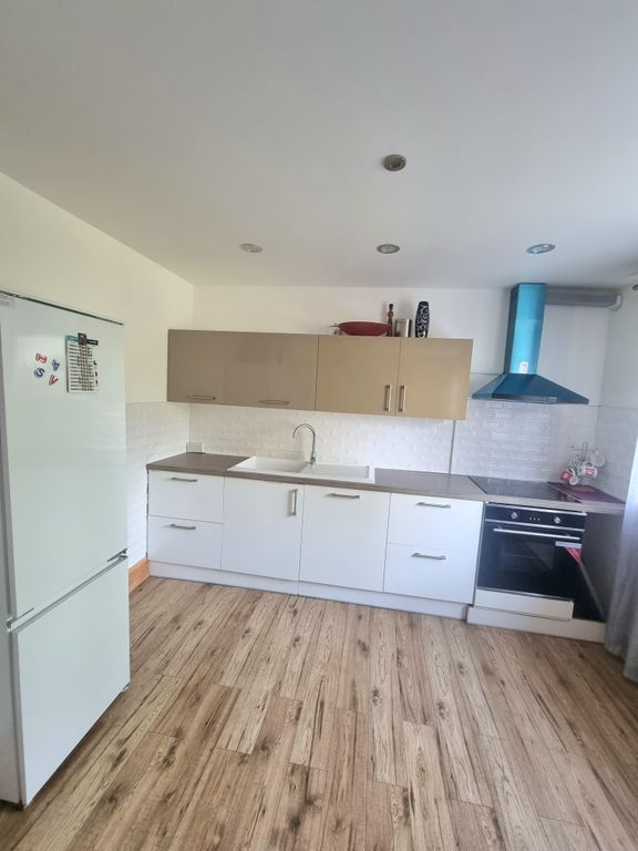 Property photo 2 of 11 Kitchen