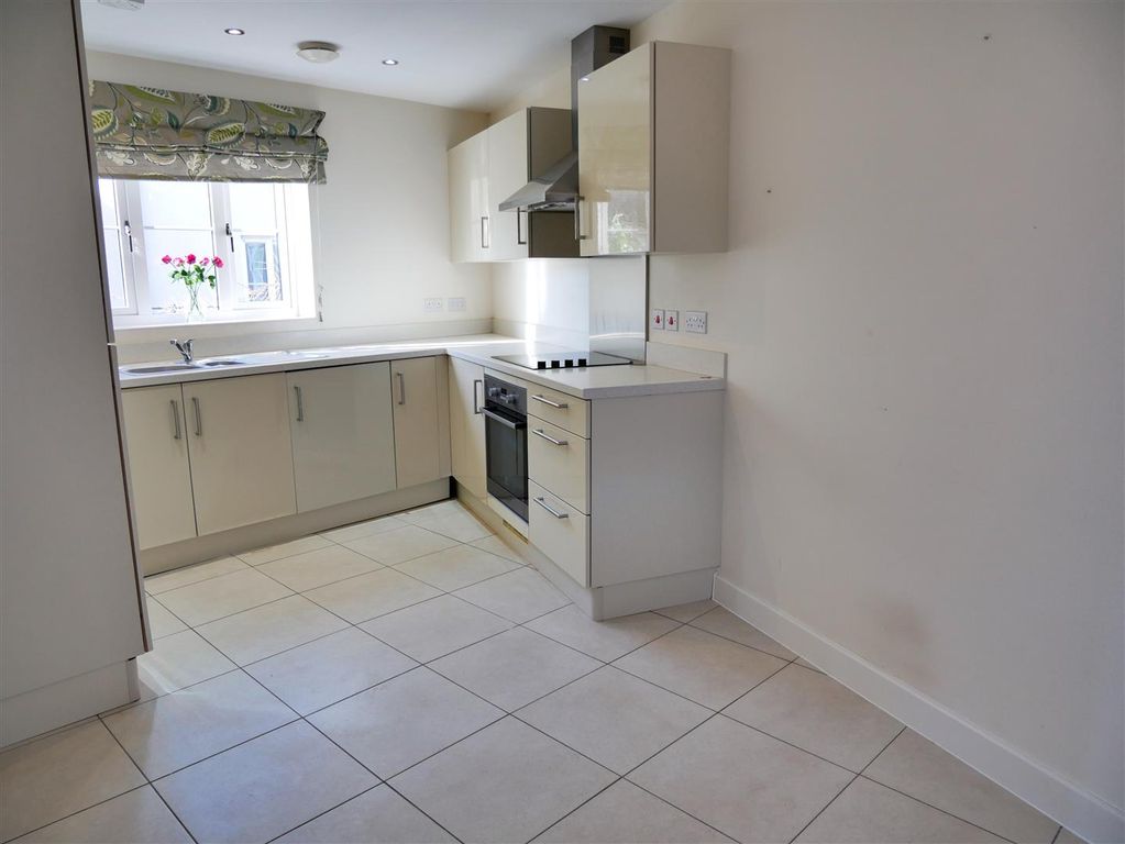 Property photo 2 of 19 Dining Kitchen