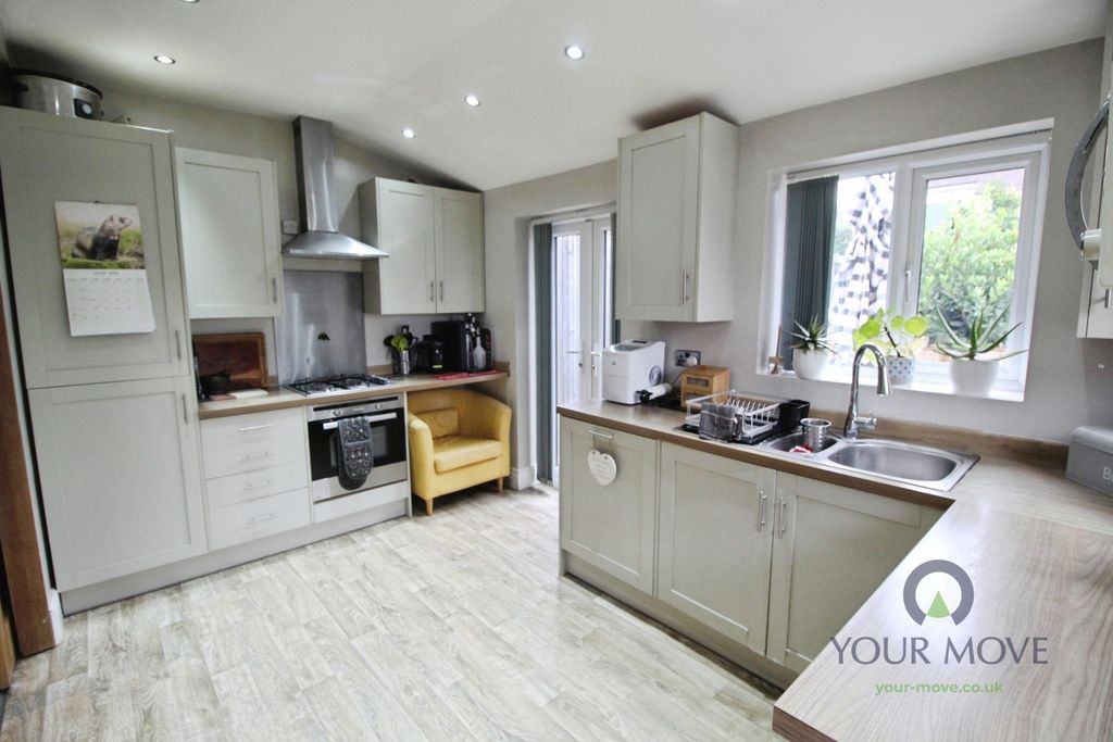 Property photo 2 of 15 Kitchen