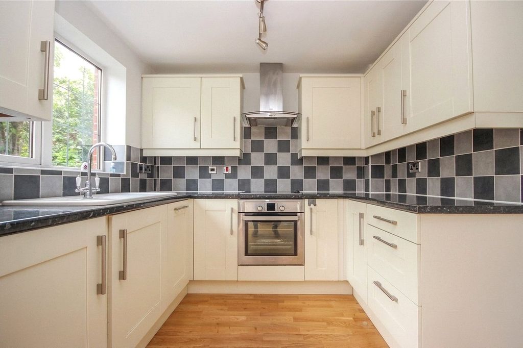 Property photo 2 of 17 Picture No. 25