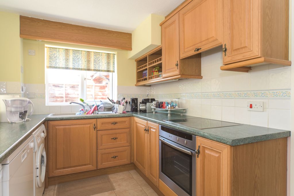 Property photo 3 of 8 Kitchen.Jpg