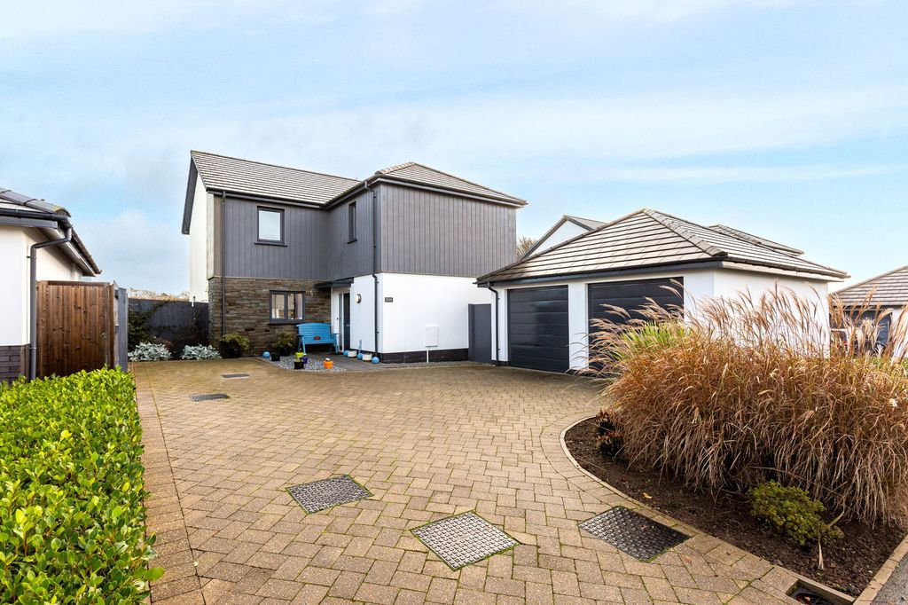 Property photo 1 of 50