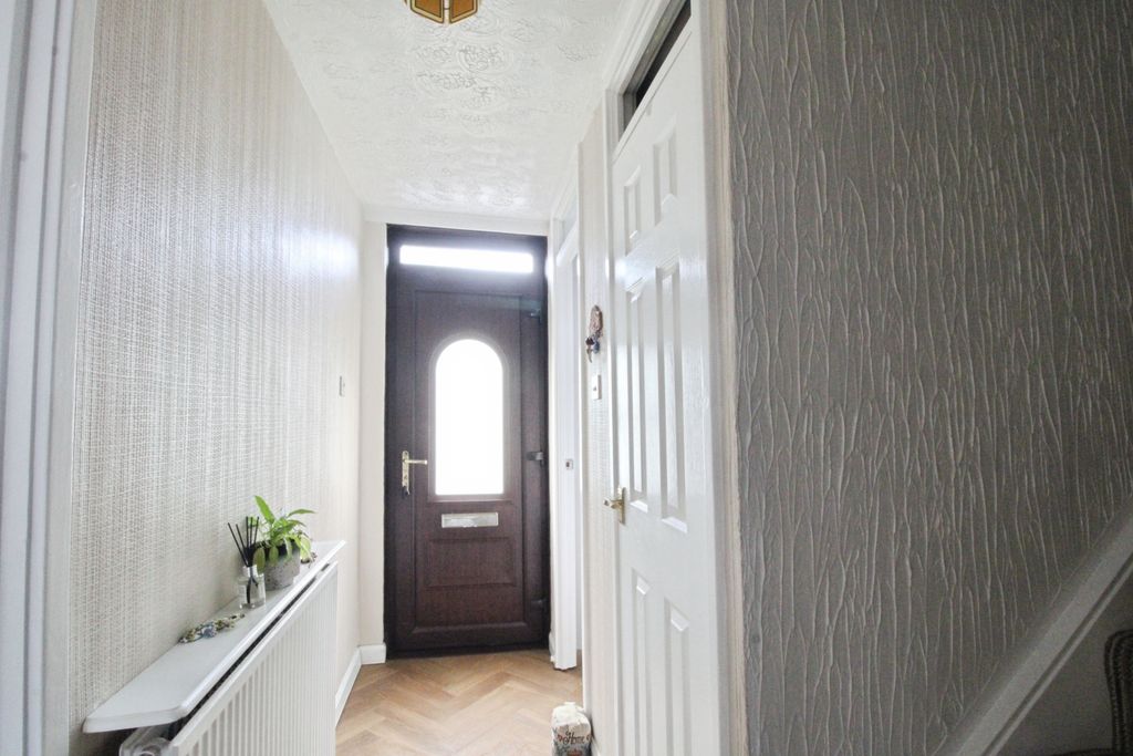 Property photo 3 of 16 Hallway