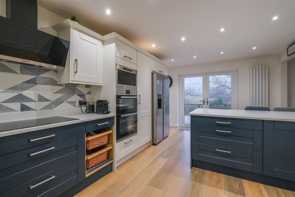 Property photo 2 of 37