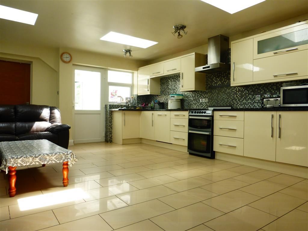 Property photo 2 of 4 Kitchen