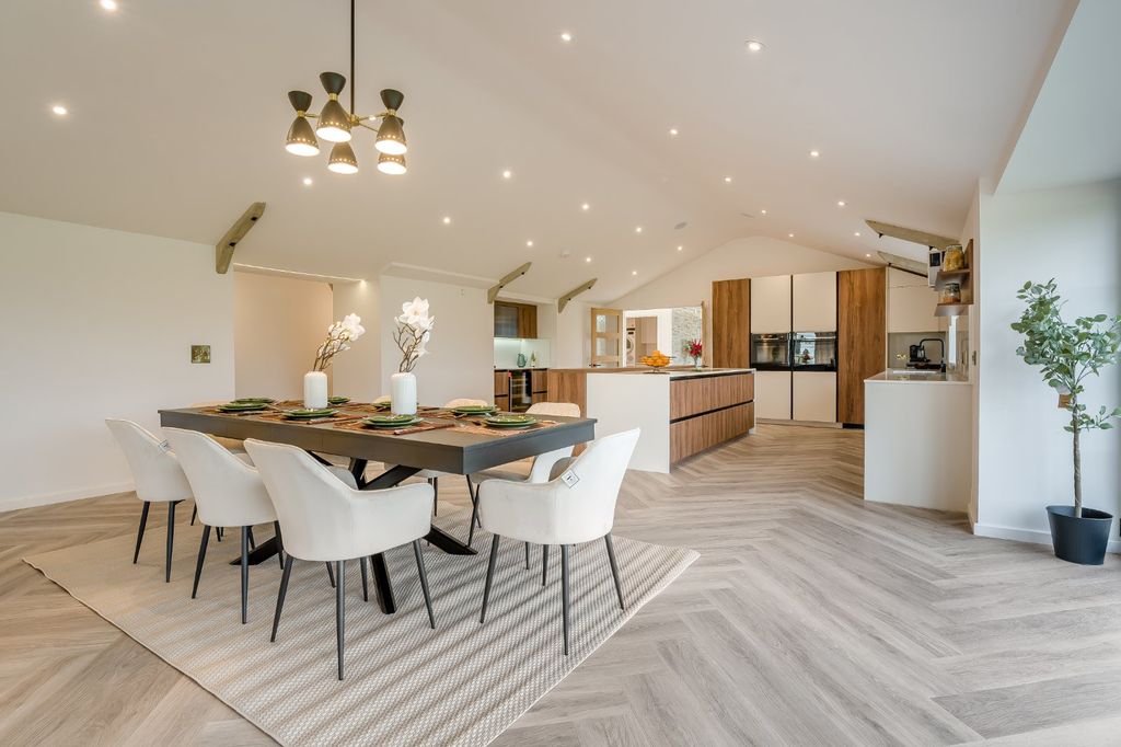 Property photo 2 of 17 Dining Area
