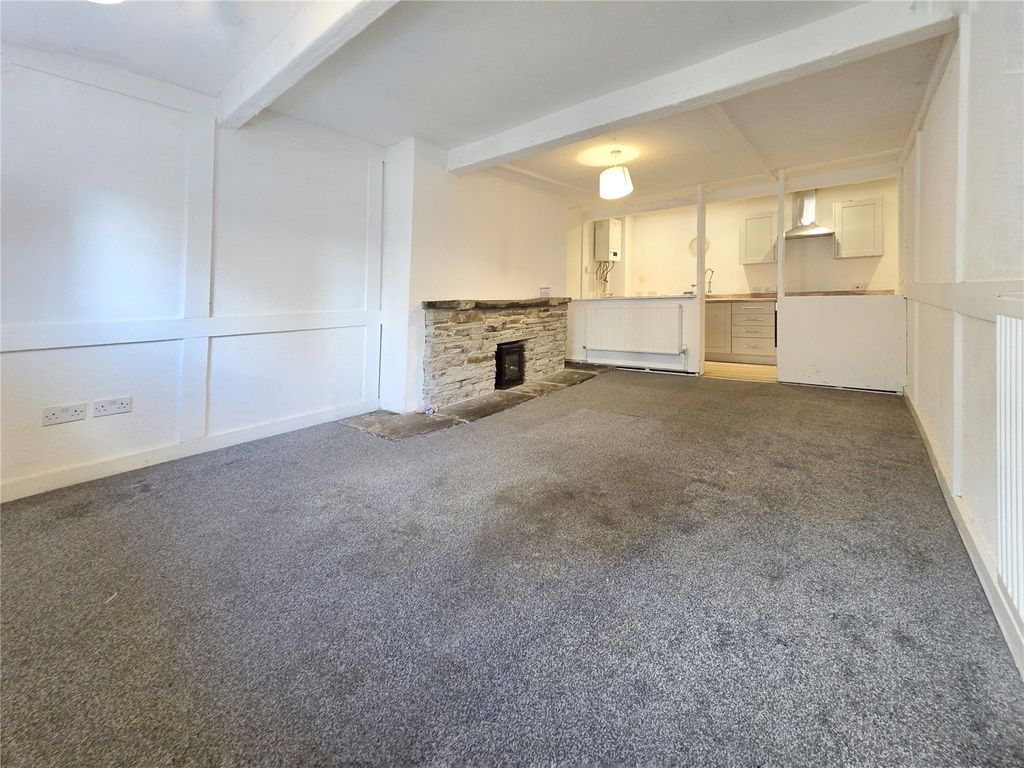Property photo 3 of 11 Louneg & Kitchen