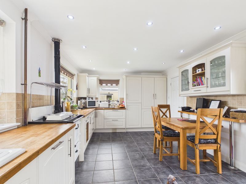 Property photo 2 of 9 Kitchen/Diner