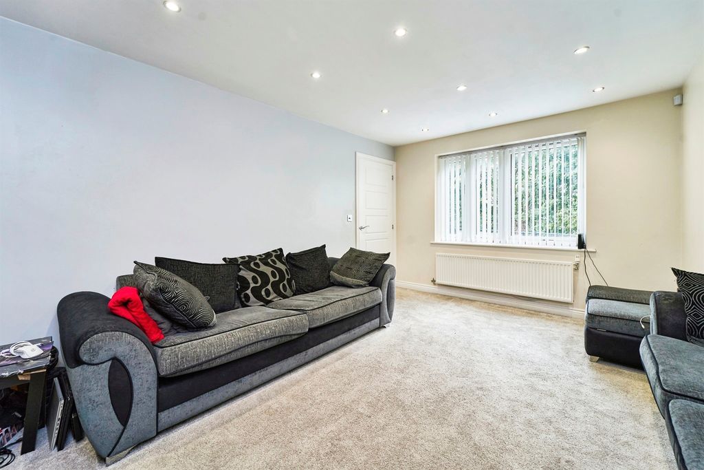 Property photo 3 of 18