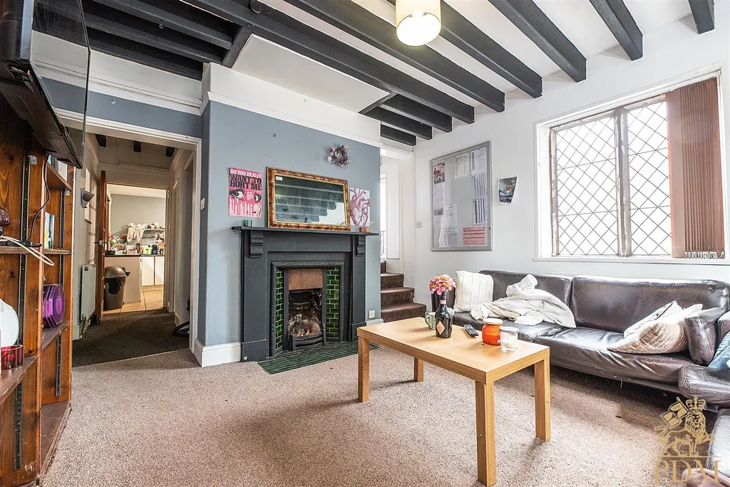House in Nottingham, Old Lenton, Lenton - More