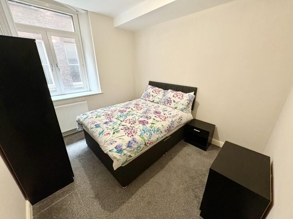 Property photo 3 of 10 Bedroom