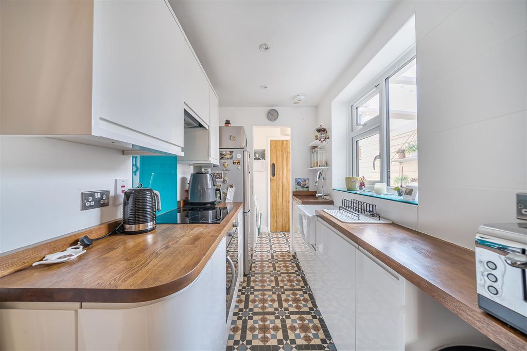 Property photo 3 of 10 1410933-4-698c9Aeb01Cf2.Jpg