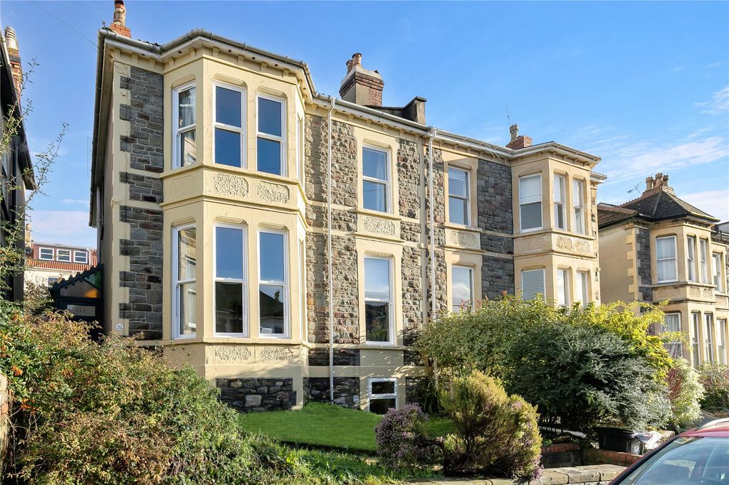 Property photo 1 of 25 Picture No. 12