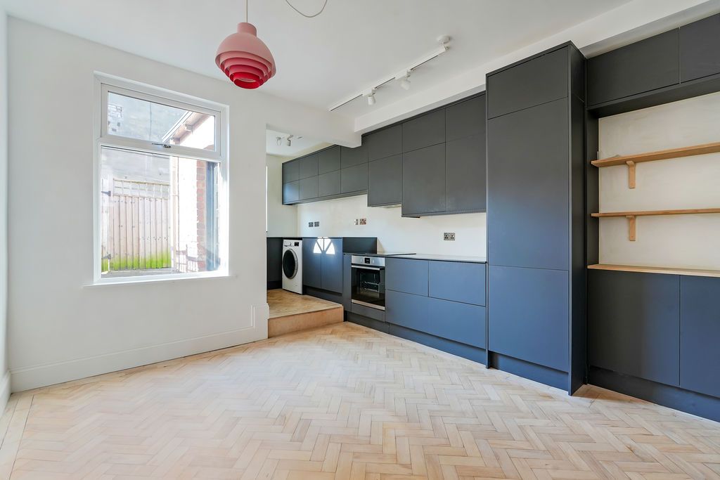 Property photo 2 of 24 Dining Kitchen
