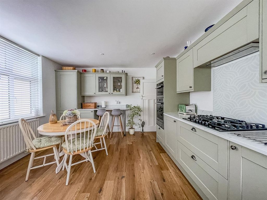 Property photo 3 of 24 Kitchen / Diner