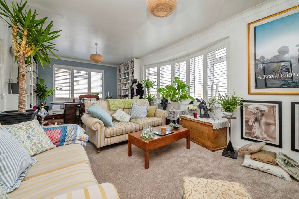 Property photo 2 of 19 Pbox-Img.Jpg