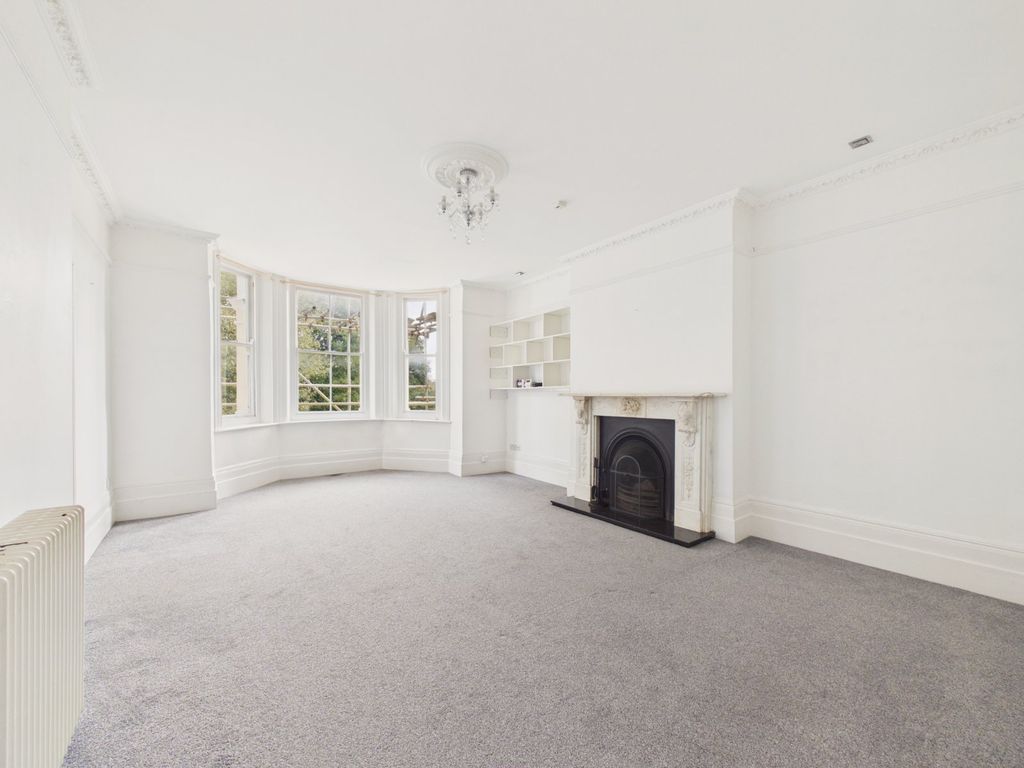 Property photo 3 of 11 Living Room