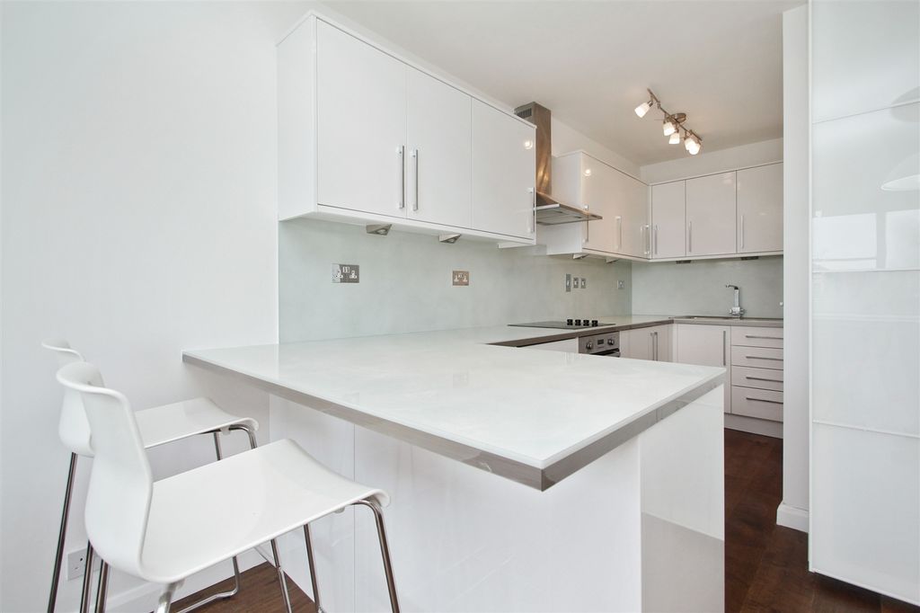 Property photo 2 of 8 Photo 04