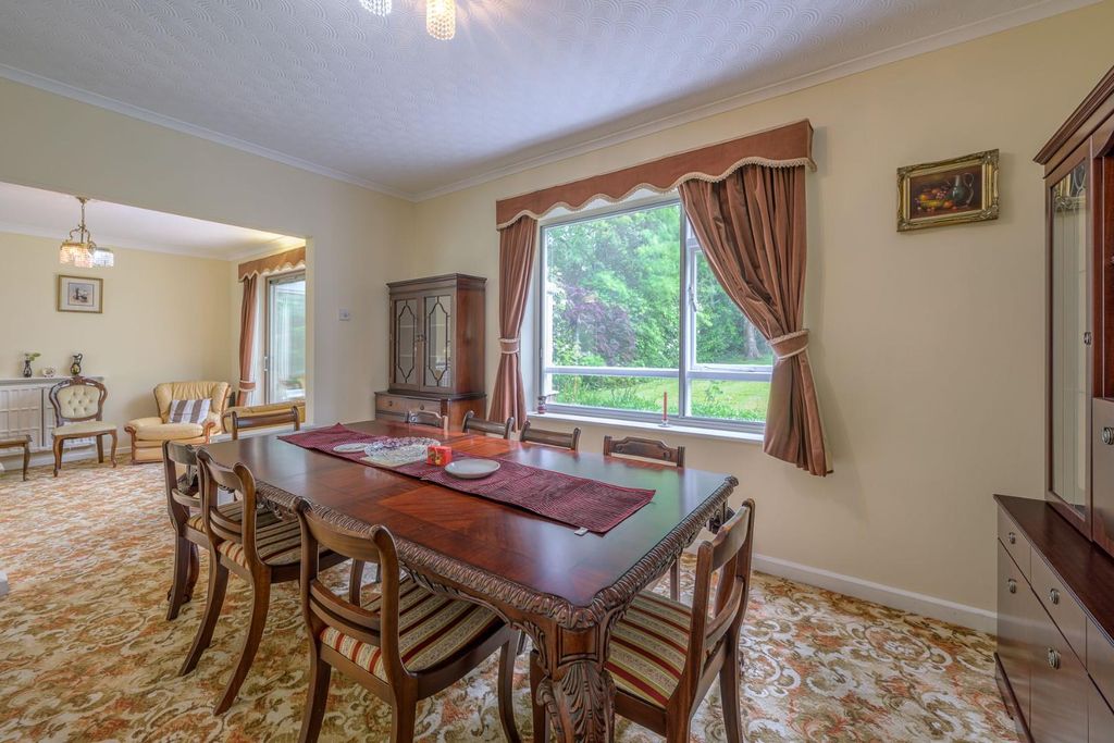 Property photo 3 of 26 Dining Room 1
