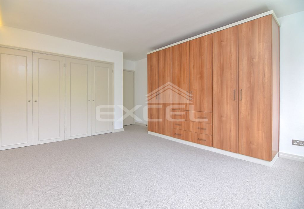 Property photo 3 of 7 Bedroom 1 (2)