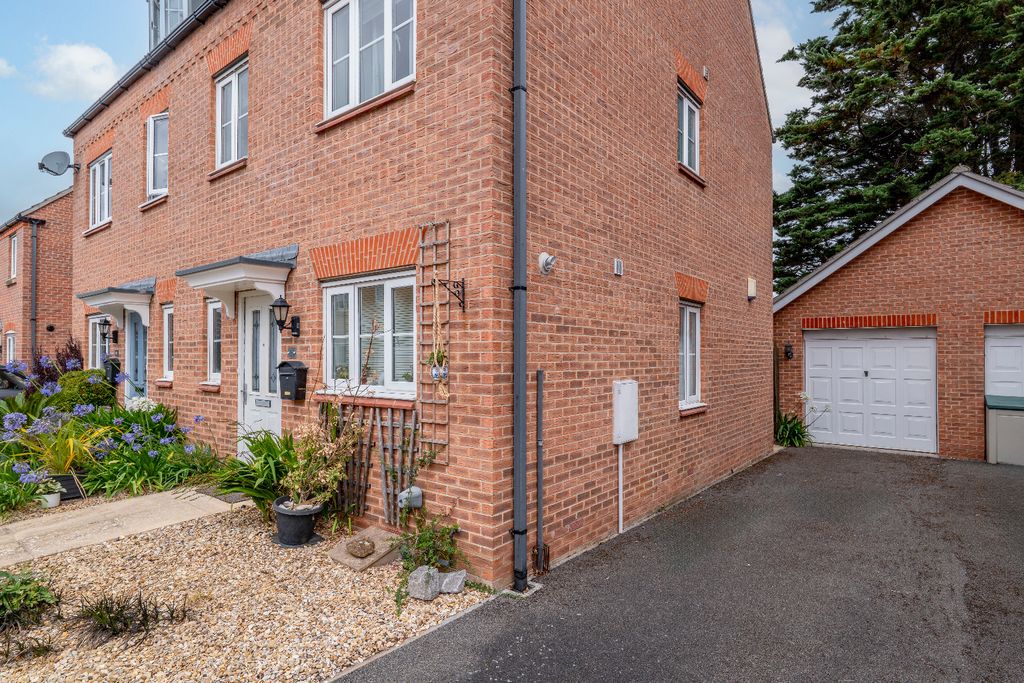 Property photo 2 of 23 4176573