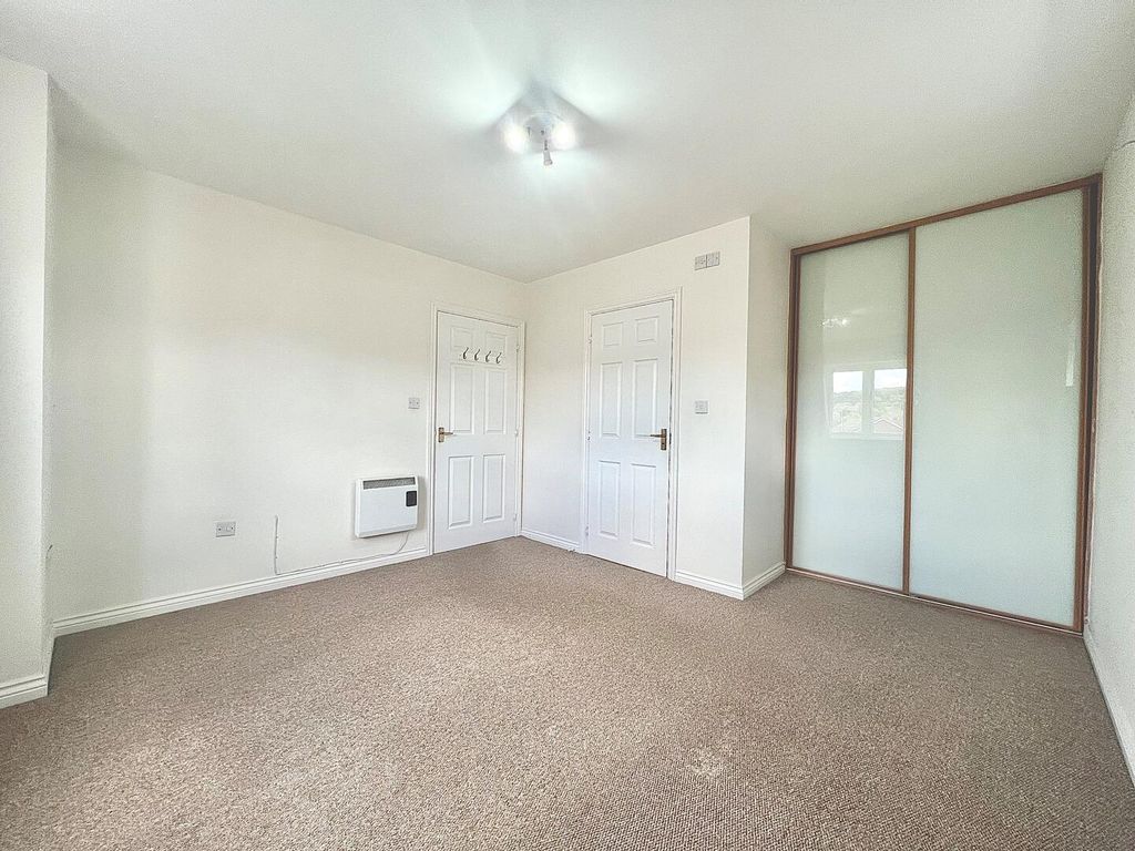 Property photo 2 of 8 Bedroom