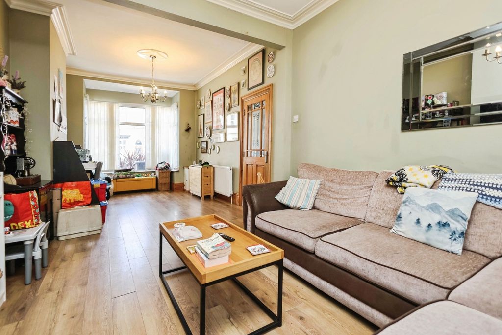 Property photo 2 of 20 Pbox-Img.Jpg