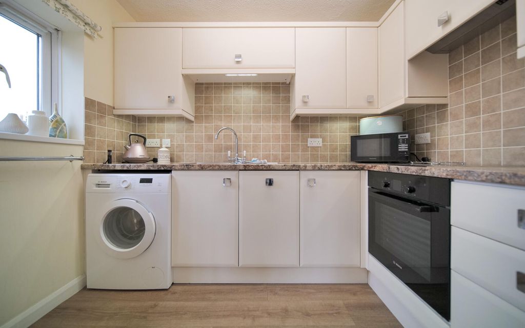 Property photo 2 of 10 Kitchen