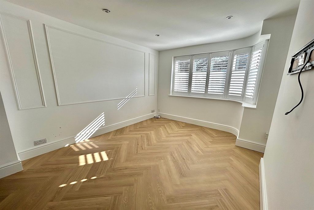 Property photo 3 of 26 Living Room