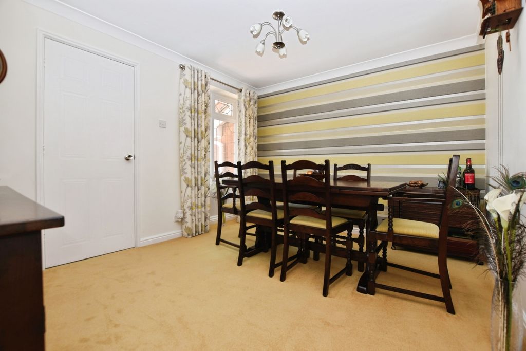 Property photo 3 of 17 Dining Room