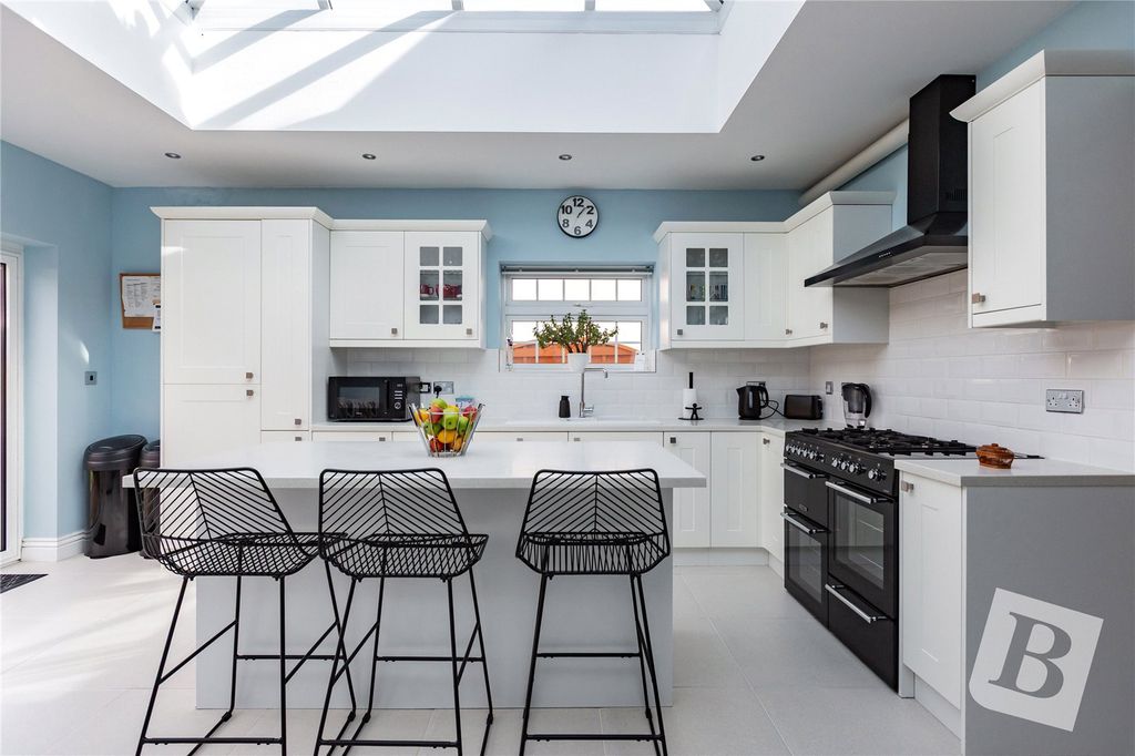 Property photo 2 of 17 Kitchen Breakfast Rm