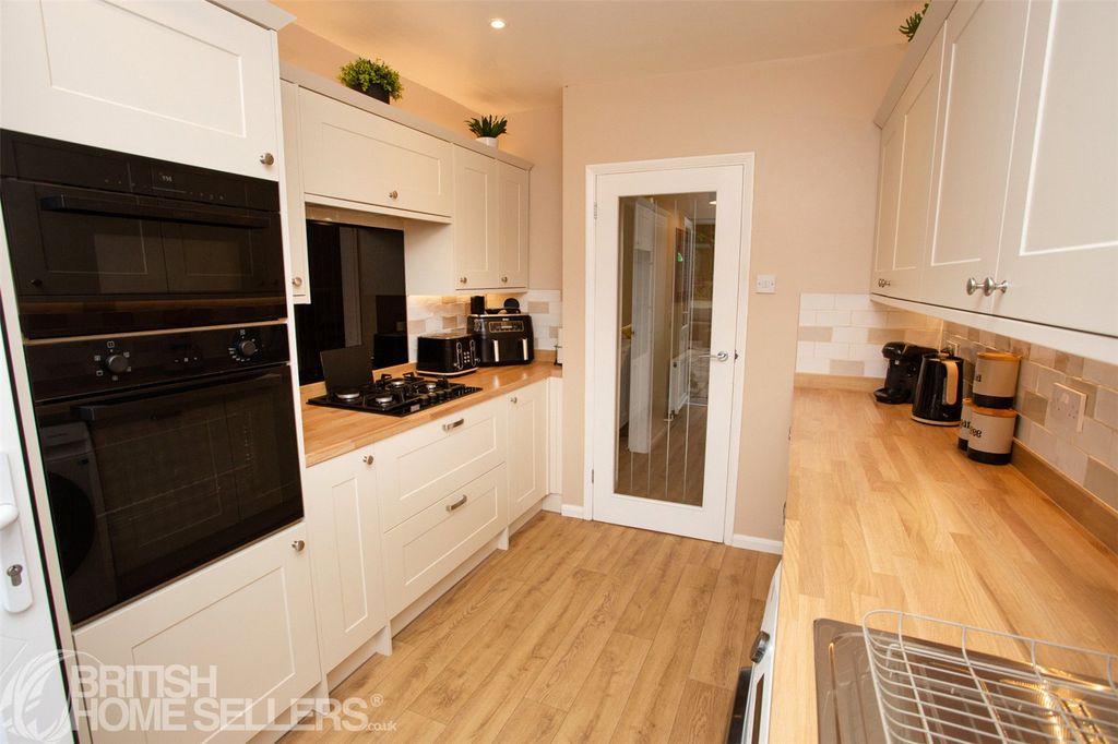 Property photo 3 of 17 Picture No. 10