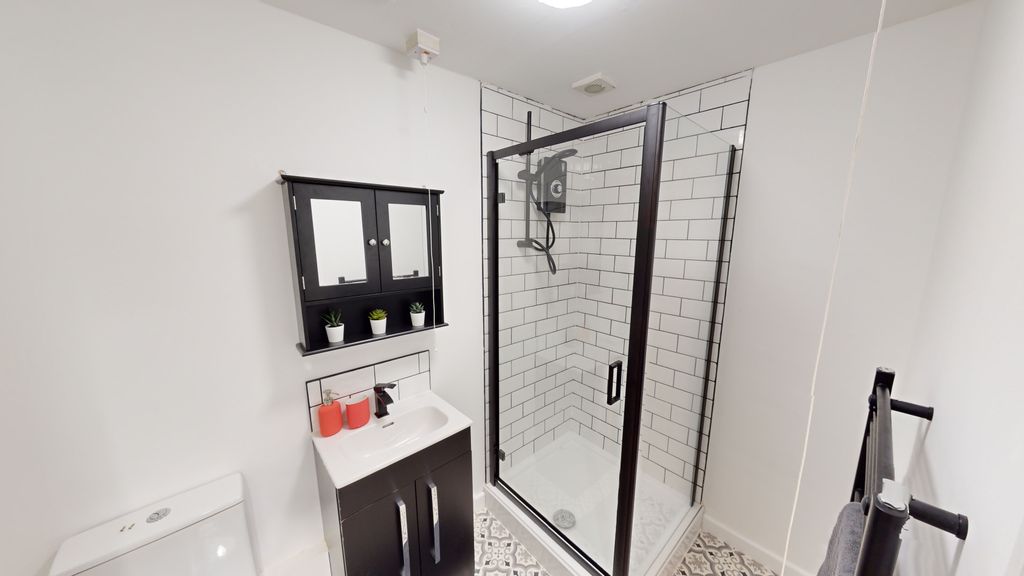 Property photo 2 of 35